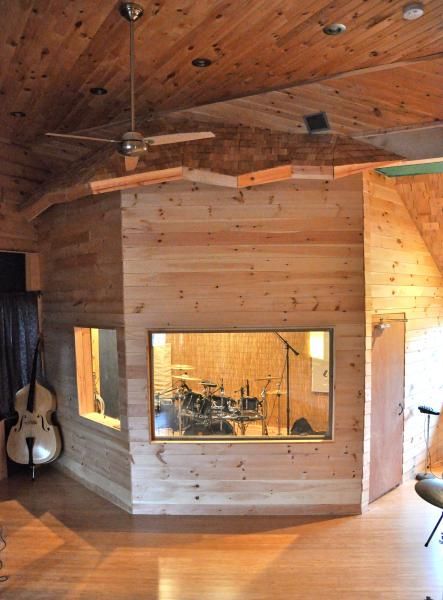 Enclosed drum room